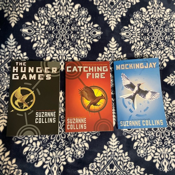 Scholastic Other - EXCELLENT CONDITION Hunger Games Set - Hunger Games, Catching Fire, Mockingjay